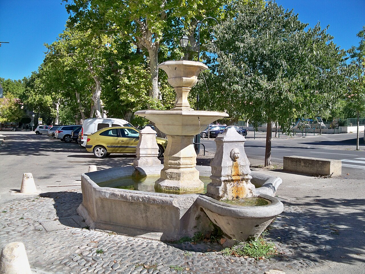 Fontaine de l'Hôtel de ville de Pernes-les-Fontaines